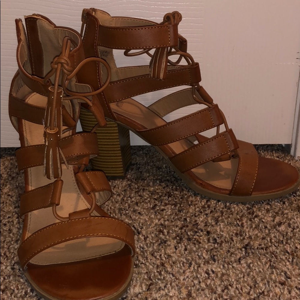 Women’s heels size 8